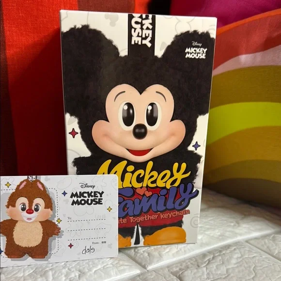 Confirmed Dale from Mickey and Family Keychain with Chip Design - Picture 4 of 6